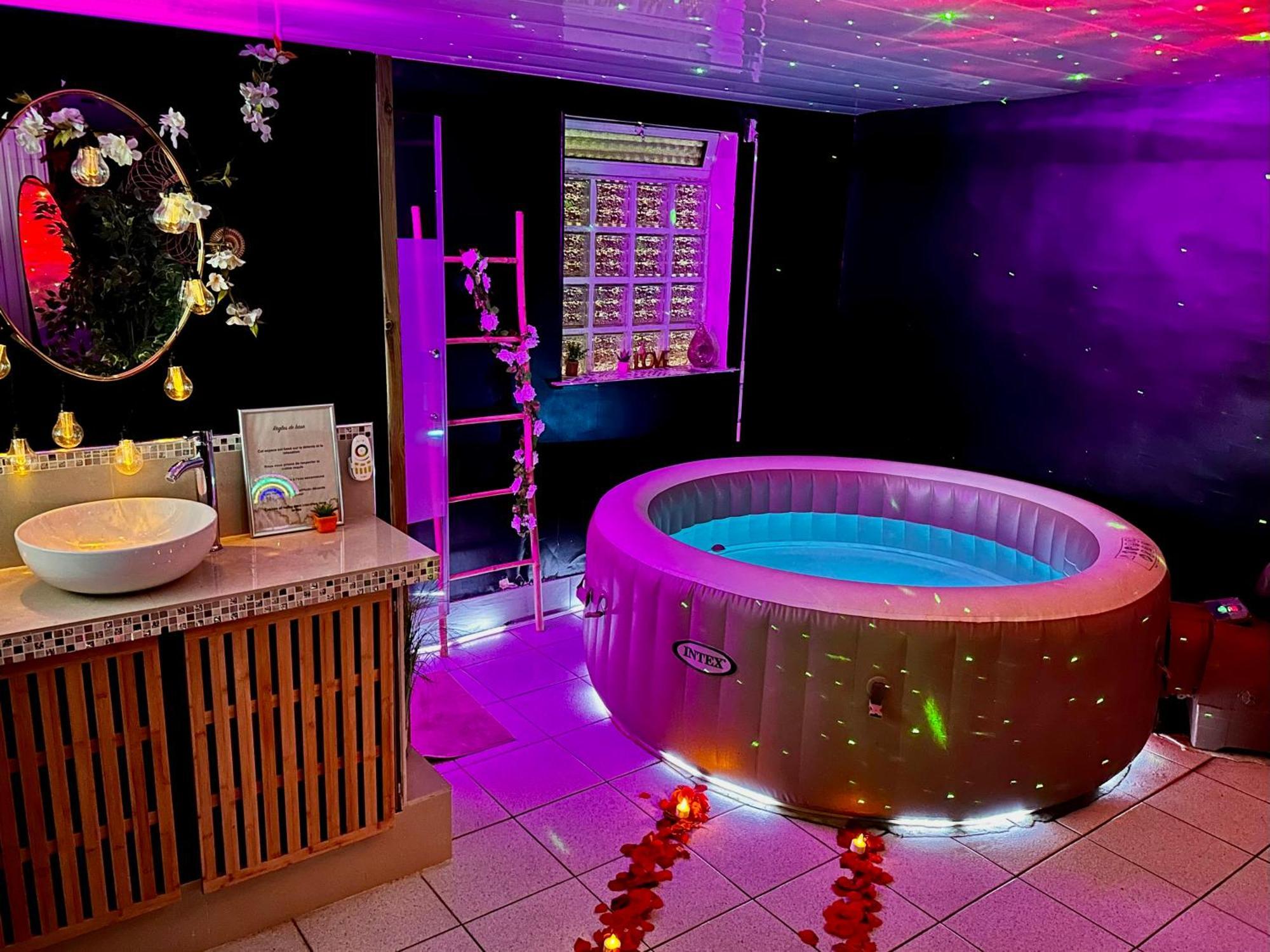 Suite Romantique Jacuzzi Gagny Экстерьер фото